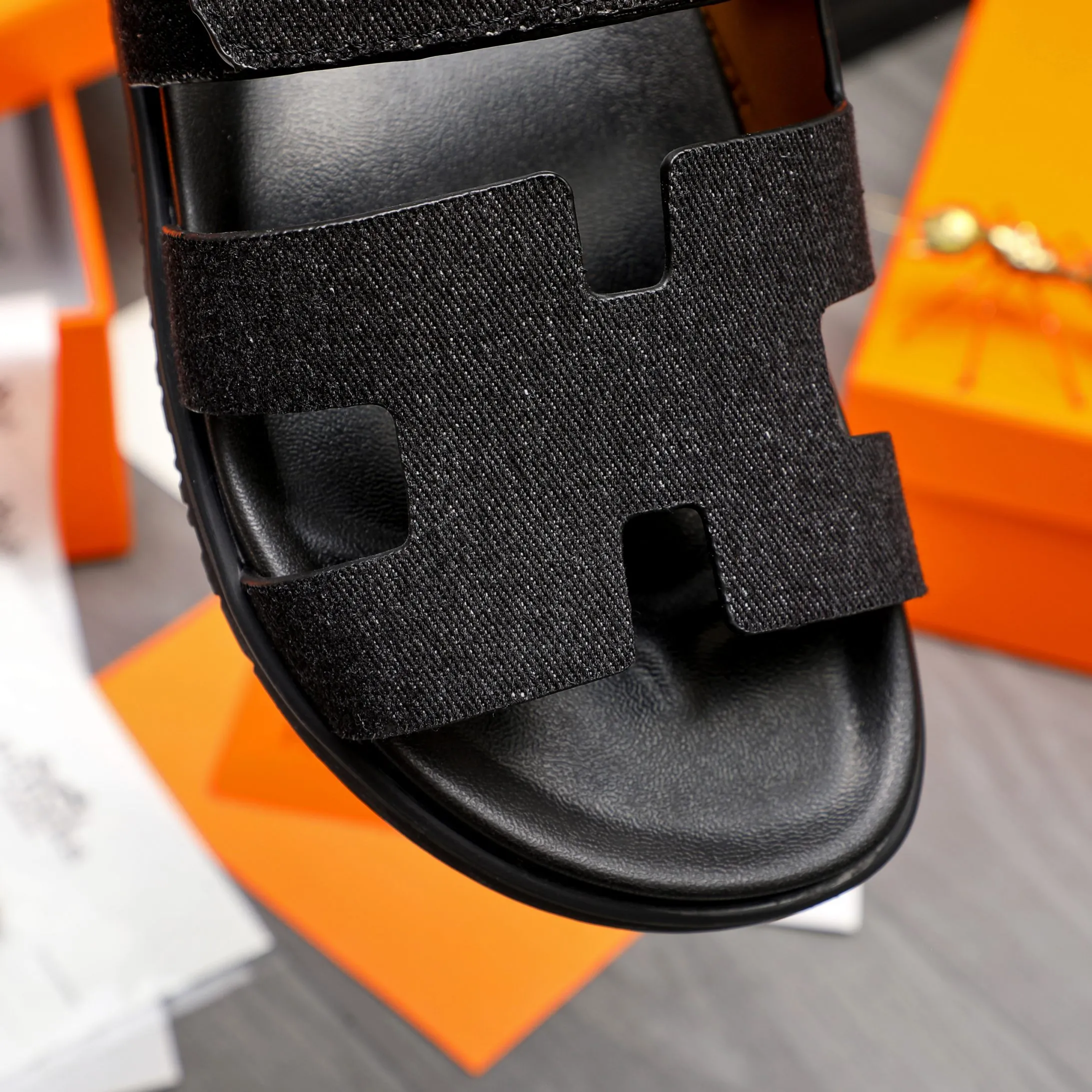 Men's shoes 💰340 Product trademark: Hermes "Hermes" Couple's slippers True size: 36-46 Product material: Selected denim breathable upper, microfiber lining, original outsole